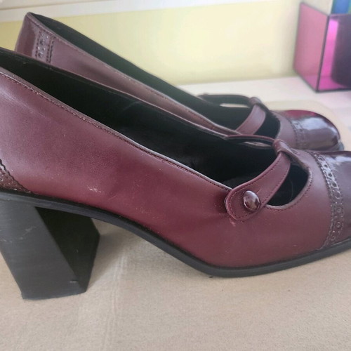 Zara vintage burgundy shoes lightly used, size 41