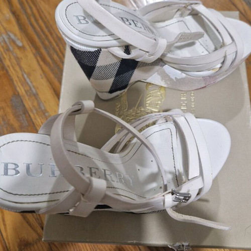 Burberry platforms like new, beige leather with signature print