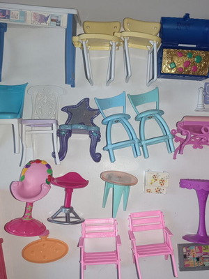 Barbie furniture set, many pieces, excellent condition