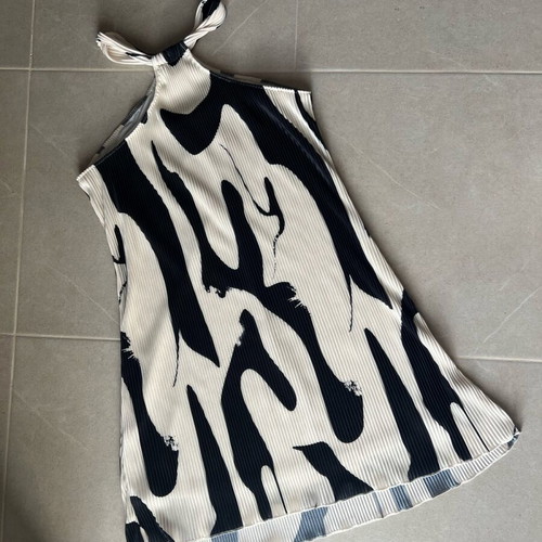 Shein short dress new, pleated satin, size L