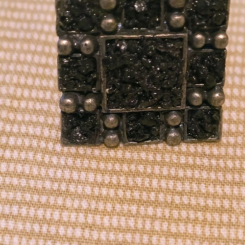 Large ring with stones like new, impressive