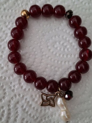 Βραχιόλι ελαστικό με ημιπολύτιμες πέτρες και μαργαριτάρι σαν καινούργιο