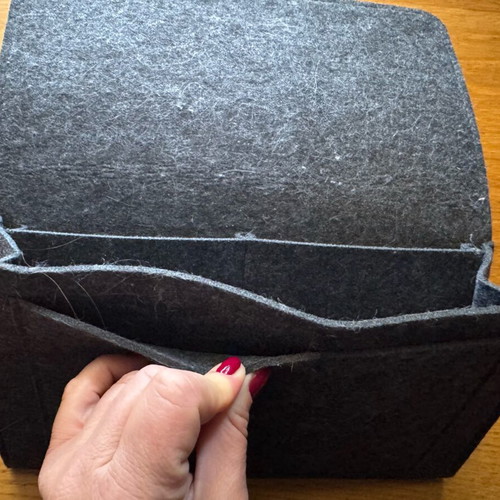 Sofa armrest organizer case like new, dark gray felt