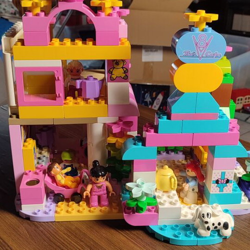 Lego Duplo Flo's Café large construction used, 150+ pieces