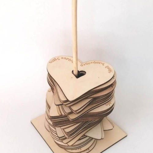 Wooden greeting card with 2 bases and 99 hearts