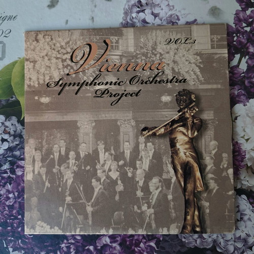 Vienna Symphonic Orchestra Project CD like new with 12 famous songs