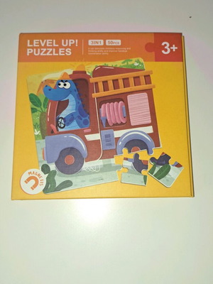Magnetic puzzle like new, booklet with 3 puzzles