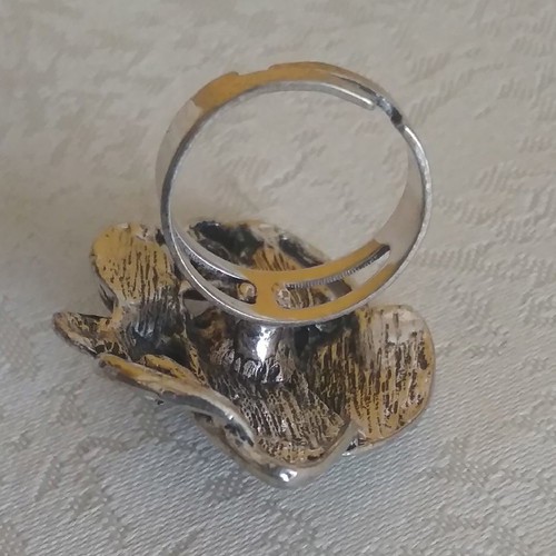 Ring with purple stones like new, adjustable opening