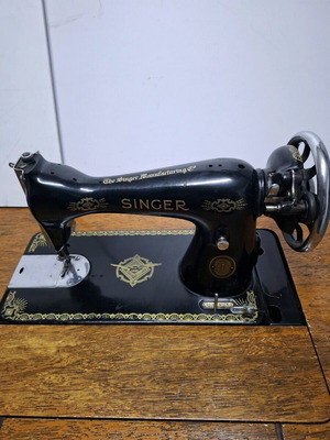 Αντίκα ραπτομηχανή μεταχειρισμένη σε άριστη κατάσταση
