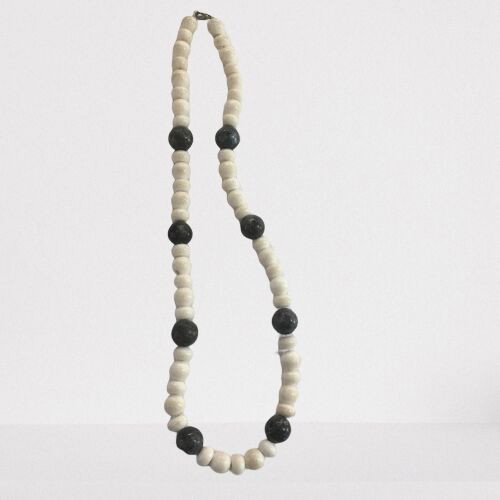 Necklace with semi-precious stones white coral and black nephrite new