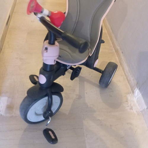 Tricycle Bike 2 in 1 like new with folding seat and carrying pouch