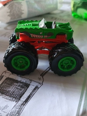 Metal Monster Jam Dragon Monster Truck toy new, scale 1:64