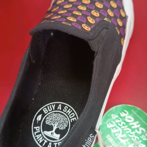 Etnies slip ons new, colorful sports shoes size 37