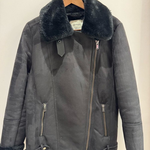 Stradivarius biker coat new, black with fur size M