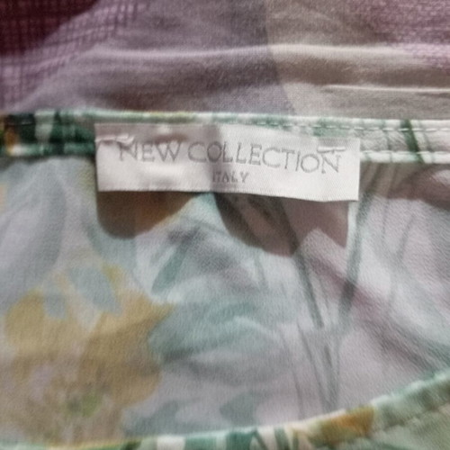 Women's Floral T-shirt like new, size M, colorful
