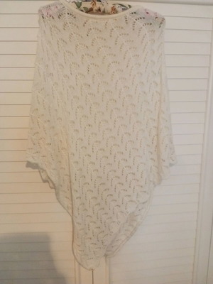 Knitted poncho like new, white