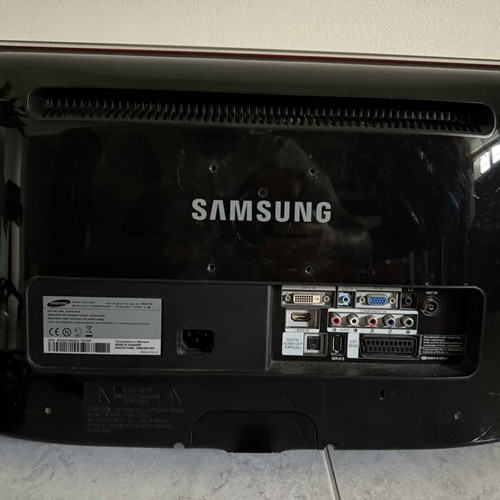 Samsung SyncMaster P2270HD monitor like new, 22 inch with TV decoder