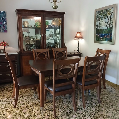 Dining set with vitrina-buffet and extendable table with 6 chairs, like new