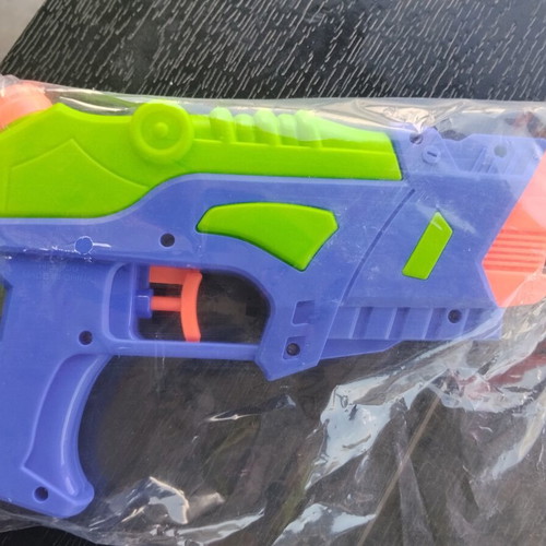 Plastic water gun Squirters type, new