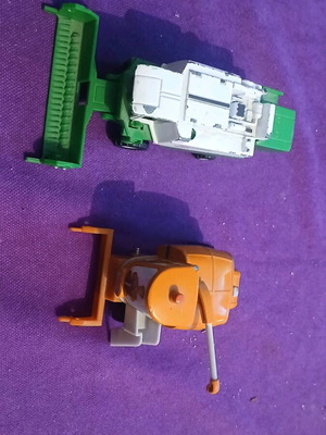 Iron bobbin toy cars like new, set of 2