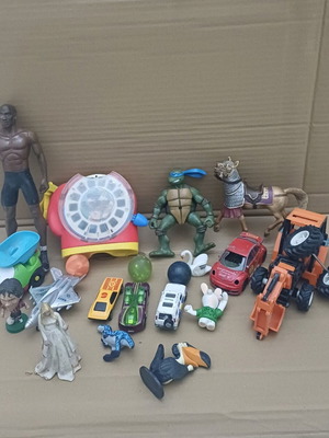 Various toys used, pack of 20 pieces
