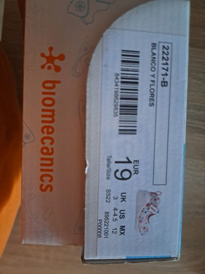Biomecanics children's shoe like new, size 19