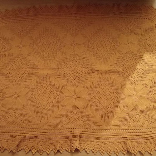 Knitted tablecloth and napkin set like new