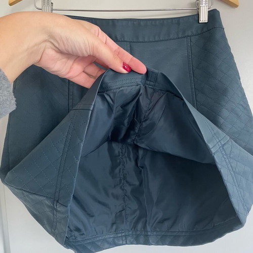 Attrattivo leather mini skirt like new, petrol color, quilted pattern, size L