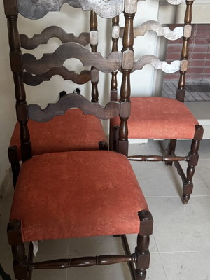 Solid walnut wood table with 6 chairs