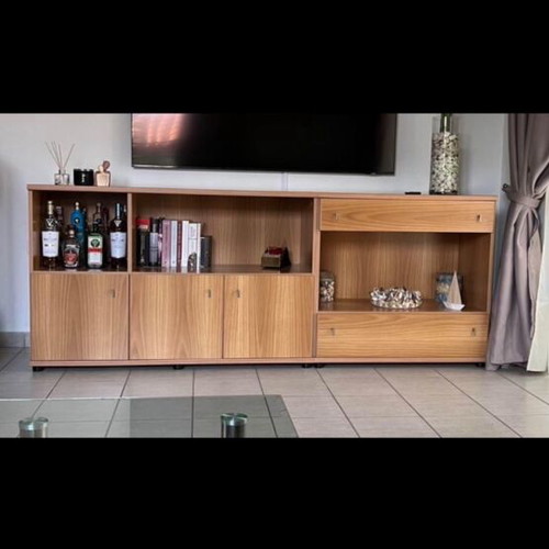 Living room buffet like new, quality construction