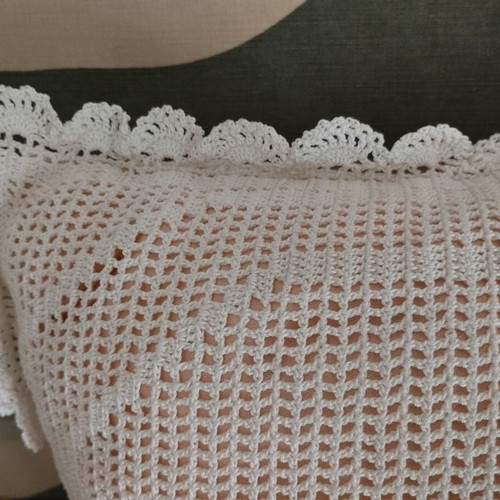 Vintage handmade crochet pillow 40x40cm like new with roses