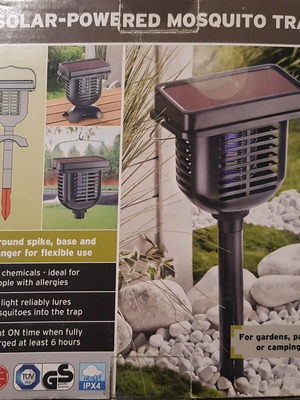 Solar-powered mosquito trap like new, set of 2