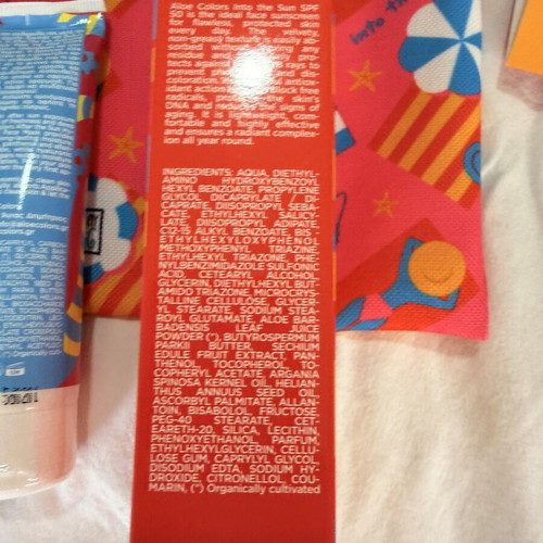 Sunscreen and after sun set with gift bag, new