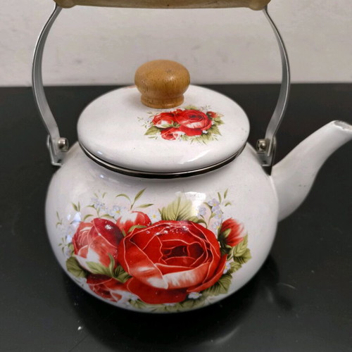 Iron teapot like new