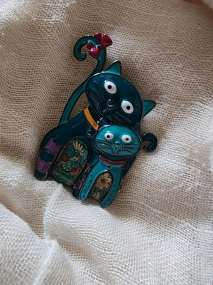 Pin with cats like new
