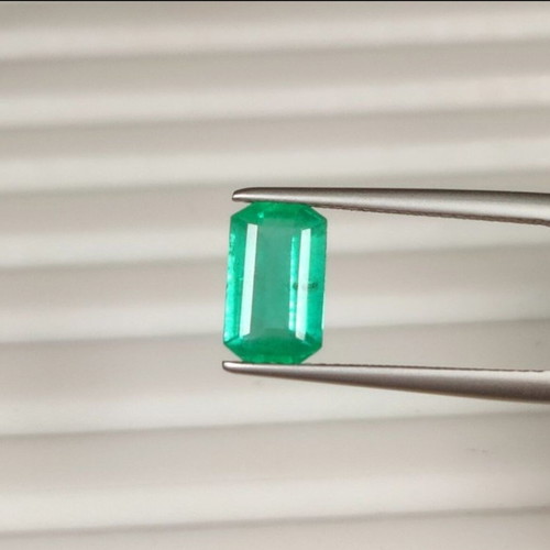 Natural Emerald 1.86 ct IGI Certified from Zambia, new