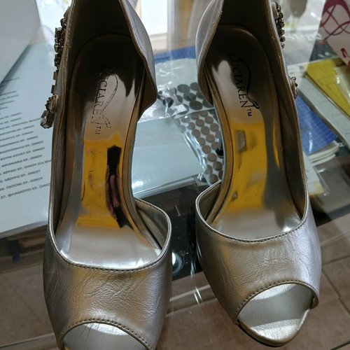 Luciaren women's sandals size 36 silver like new