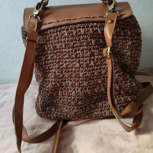 Handmade knitted backpack used with inner lining
