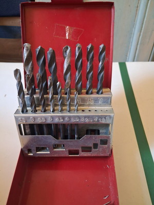 HSS metal drill bit set used, 1–8 mm with metal case