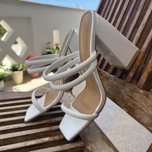 White square toe sandals with thick block heel size 37 new