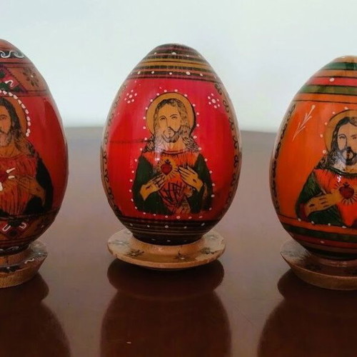 3 HAND-PAINTED EGGS