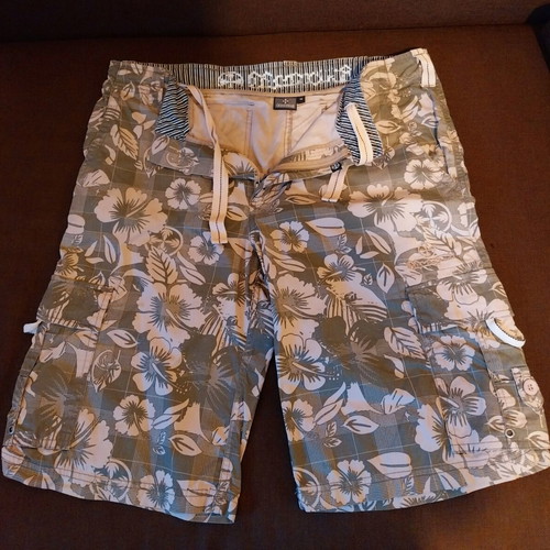 Brunotti men's cargo shorts size M like new, floral pattern