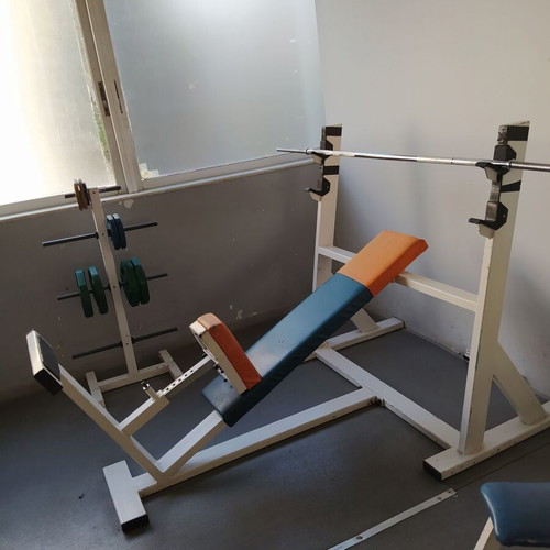 Incline Gym Bench like new, heavy-duty 4mm
