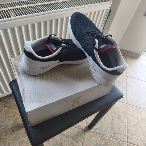 Tommy Hilfiger sneakers size 45 like new, white and blue