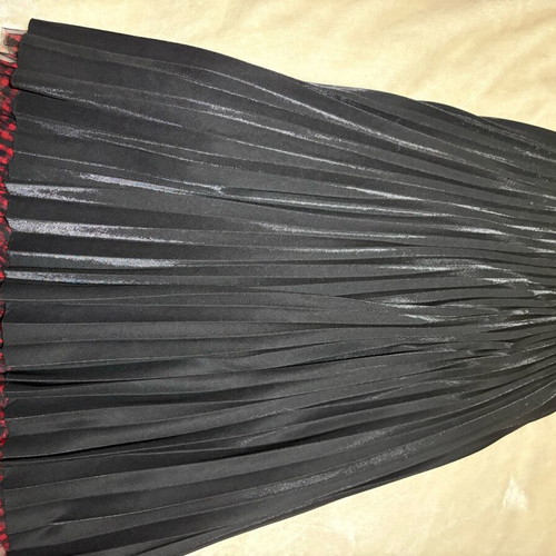 Guess reversible skirt like new, black metallic and red checkered
