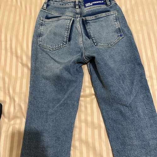 Karl Lagerfeld jeans size 24 like new, blue with unique design