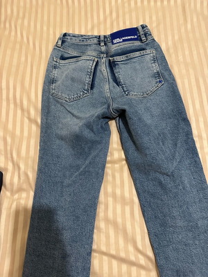 Karl Lagerfeld jeans size 24 like new, blue with unique design
