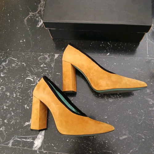 Favela women's shoes new, yellow pumps size 39