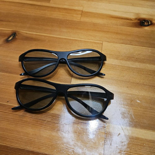 LG 3D glasses like new, pack of 2