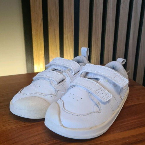 Nike athletic shoes size 25 like new, white